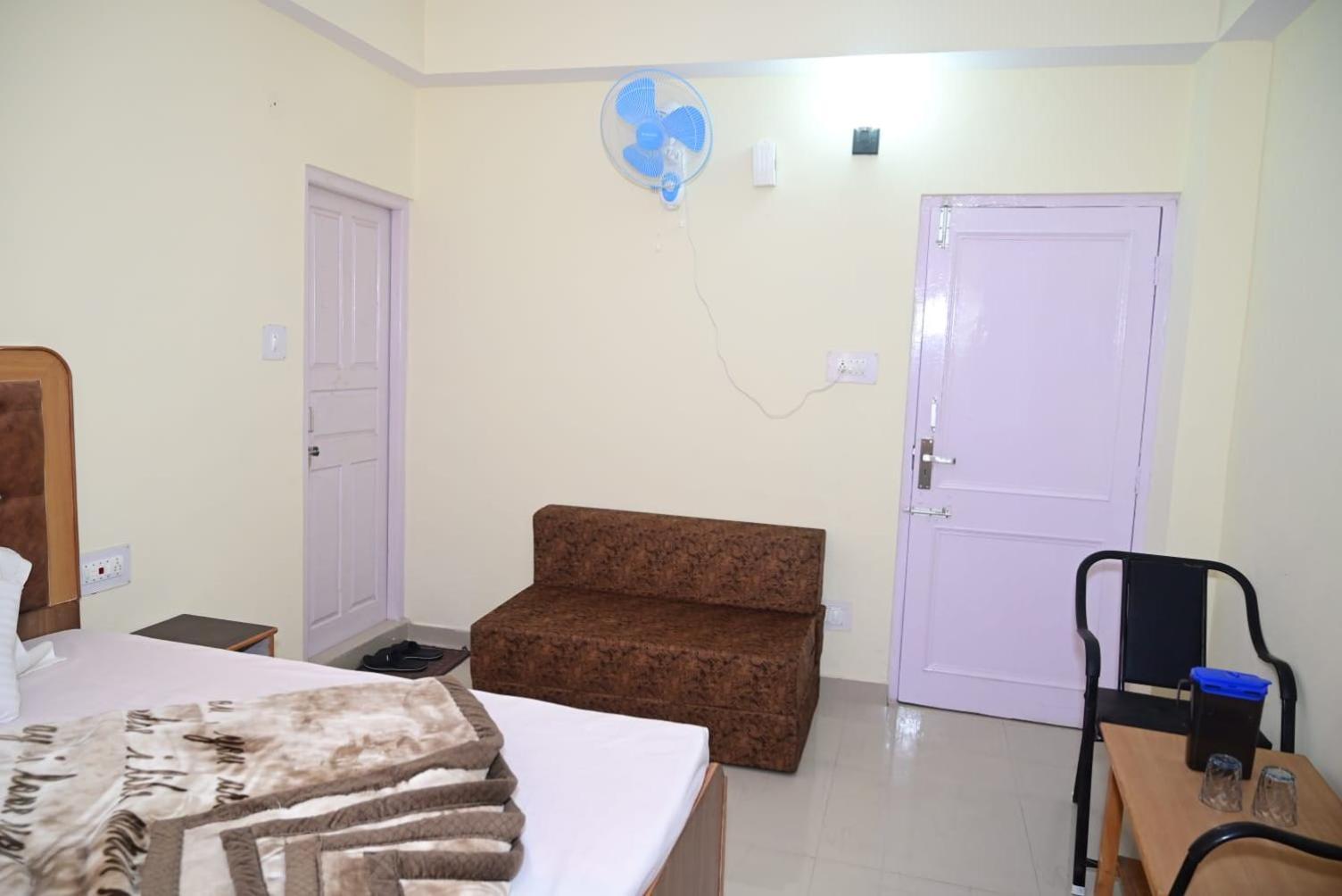 Krishna B&B Near Mall Road 심라 외부 사진